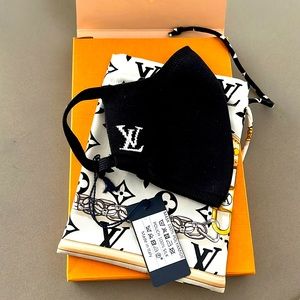 LOUIS VUITTON M76748 Monogram Mask Maille Mask & drawstring pouch set Unused